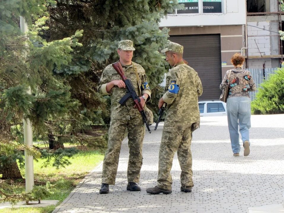 Сегодняшний военный. Военная полиция Херсон. Херсон сейчас военные. Российские солдаты в Херсоне. Войска в Херсоне.