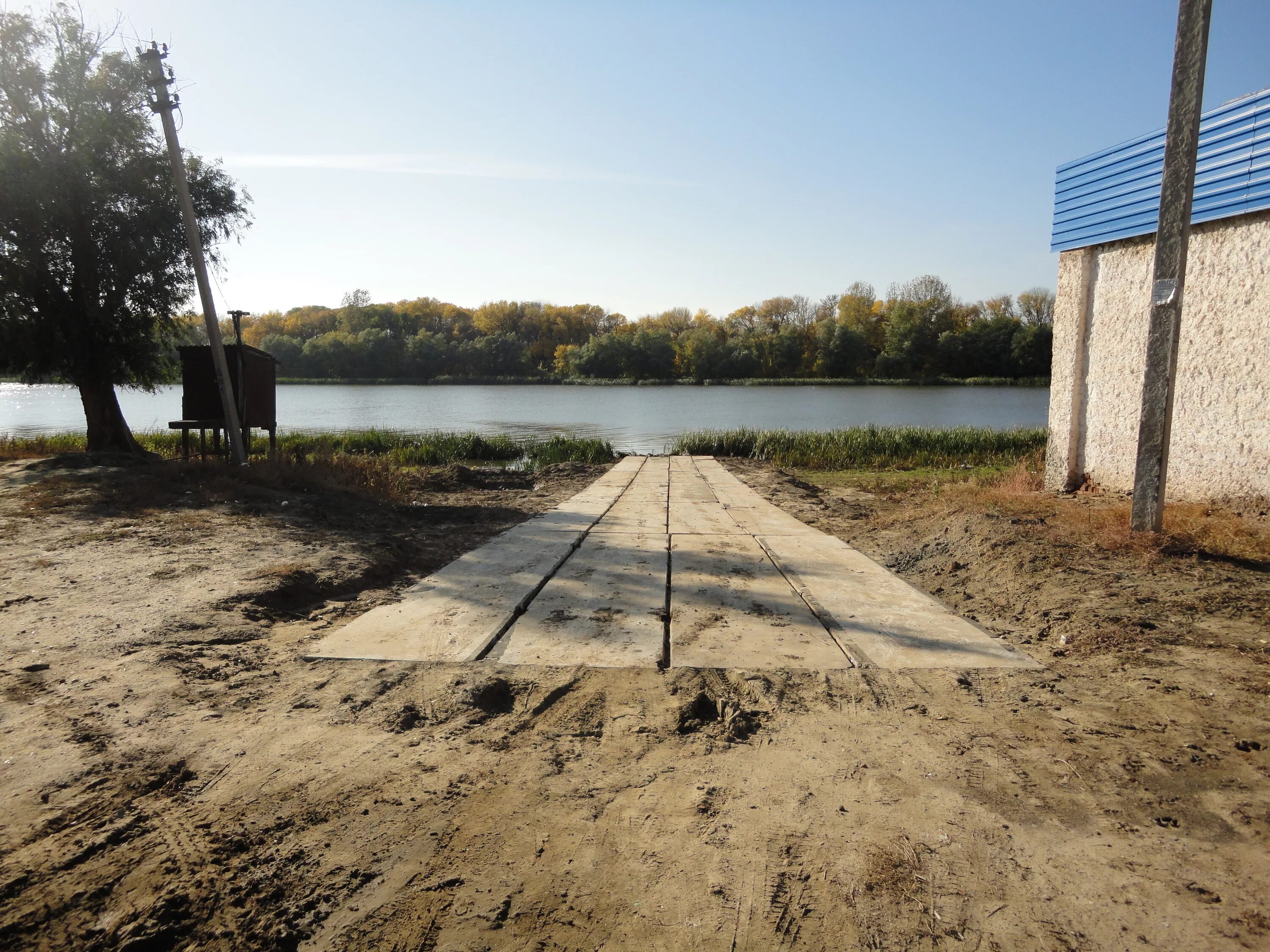 Площадка для забора воды. Пруд Вышний Дубовец Курская область. Оборудование пожарного водоема. Обустройство пожарного водоема. Проект пожарного водоема.