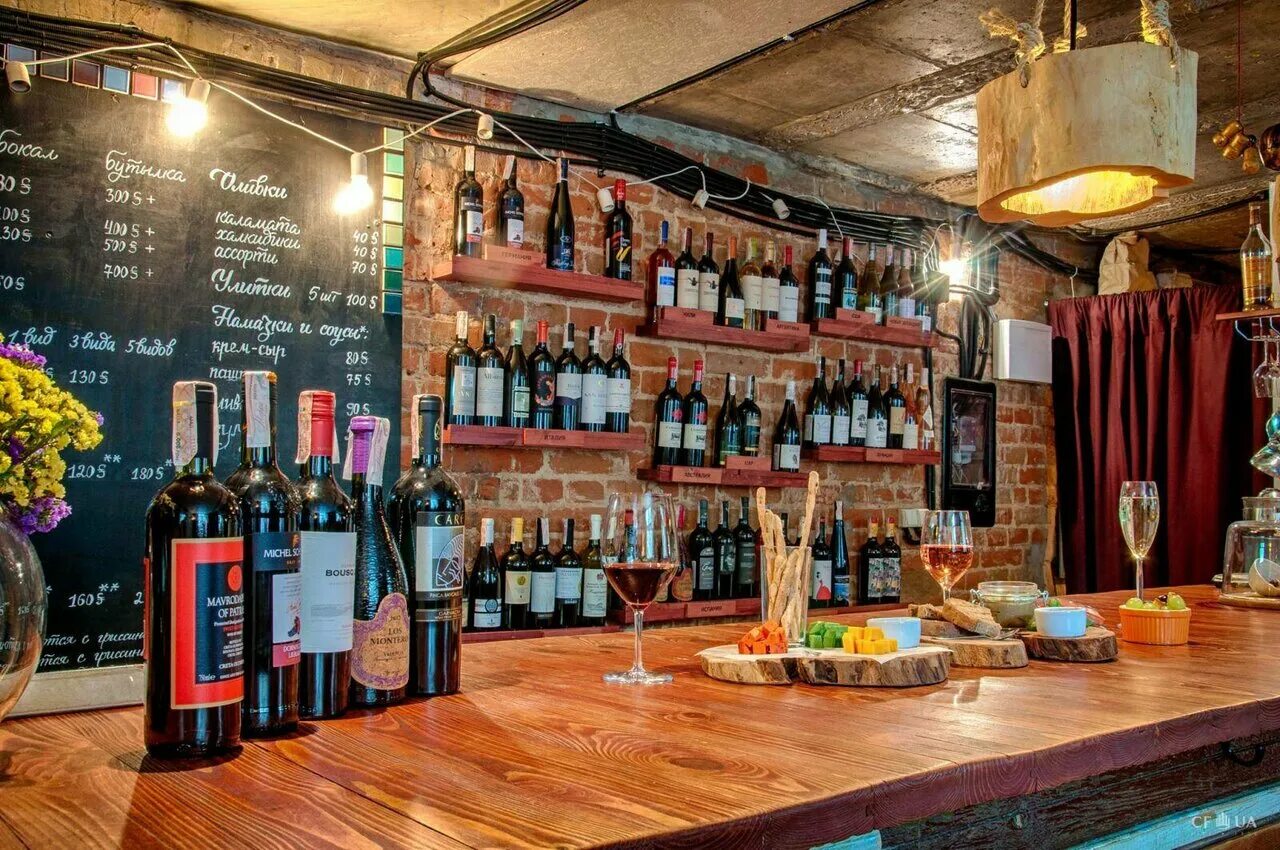 Бары где можно со своим. Барная стойка с алкоголем. Барная стойка в бар виды. Пивной бар. Russian wine bar shop, москва улица балчуг.
