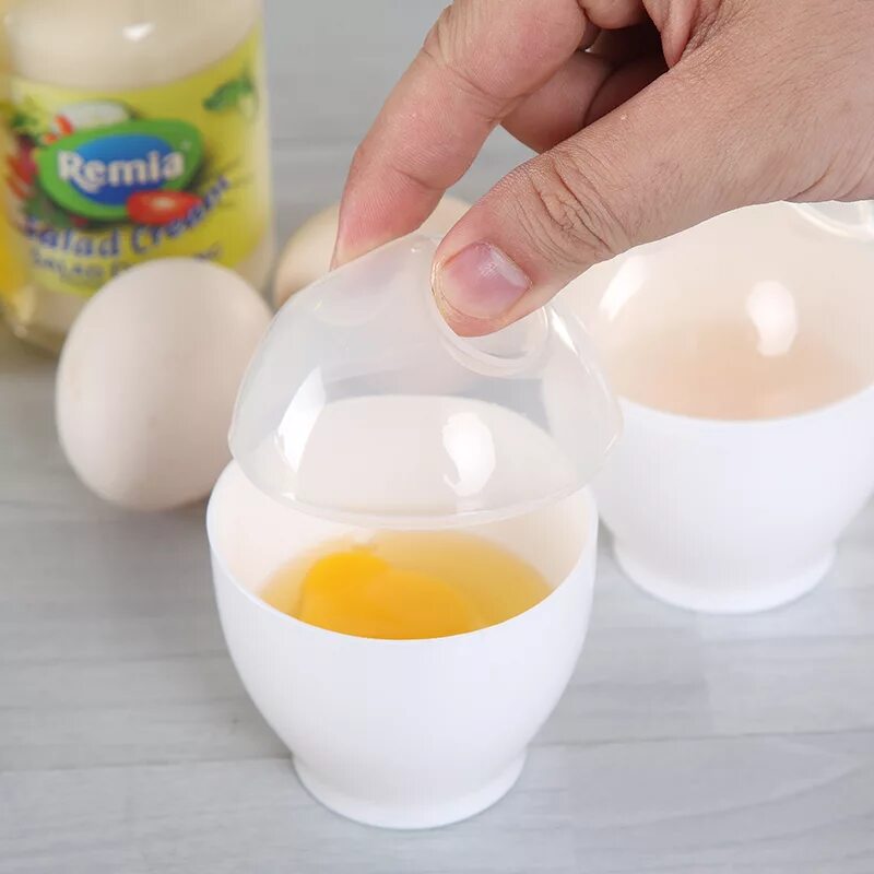 Яйца пашот в микроволновке в формочке. Форма для яйца пашот в микроволновке. Формочки для приготовления яиц в микроволновке. Формочки для яичницы в микроволновке.