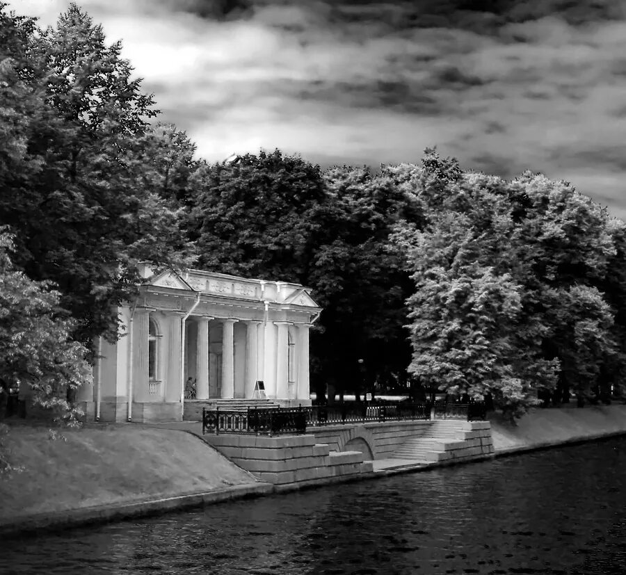 михайловский парк решетки. парк питер михайловский сад осенью. михайловский сад ландшафт. михайловский парк павелецкая. михайловский парк немного угрюм высок.