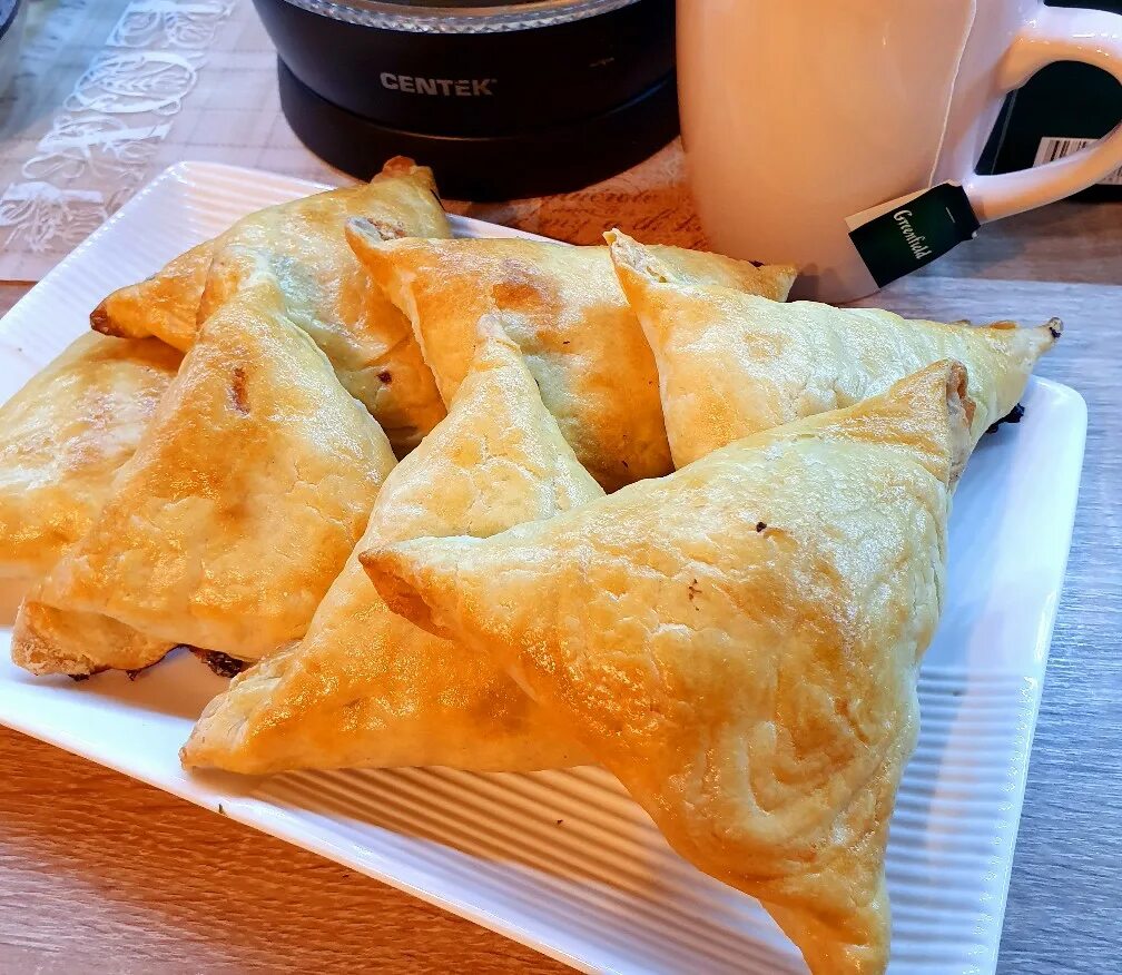 Самса из курицы в слоеном тесте. Королевская самса. самса курник. урама самса. самса гижда.