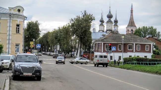Парковки в суздале. Суздальские парковки. Шлагбаум на платной парковке. А у нас во дворе машины. Парковки в суздале.