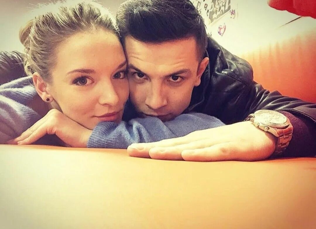 Жена юрия николаенко. Сериал улица катя и соколов. соколов и катя улица на тнт. улица тнт катя свиридова. кристина александрова и юрий николаенко.