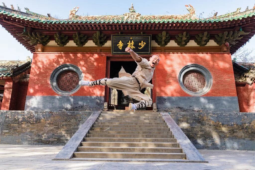 Shaolin temple. Шаолинь Хэнань. Монастырь Шаолинь Хэнань. Монастырь Шаолинь Китай. Буддийский храм Шаолинь.