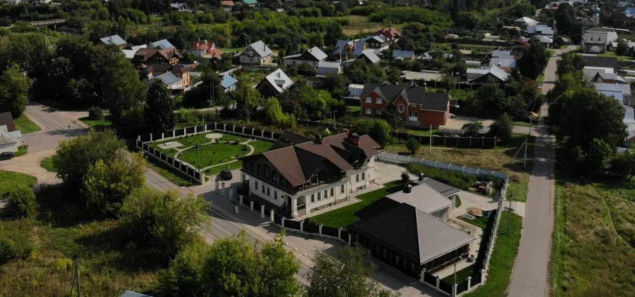 Усадьба добролюбова суздаль. Дом поместье алексеевское. Усадьба алексеевская ярославль. Бутик отель усадьба в суздале. Алексеевская усадьба великий новгород.