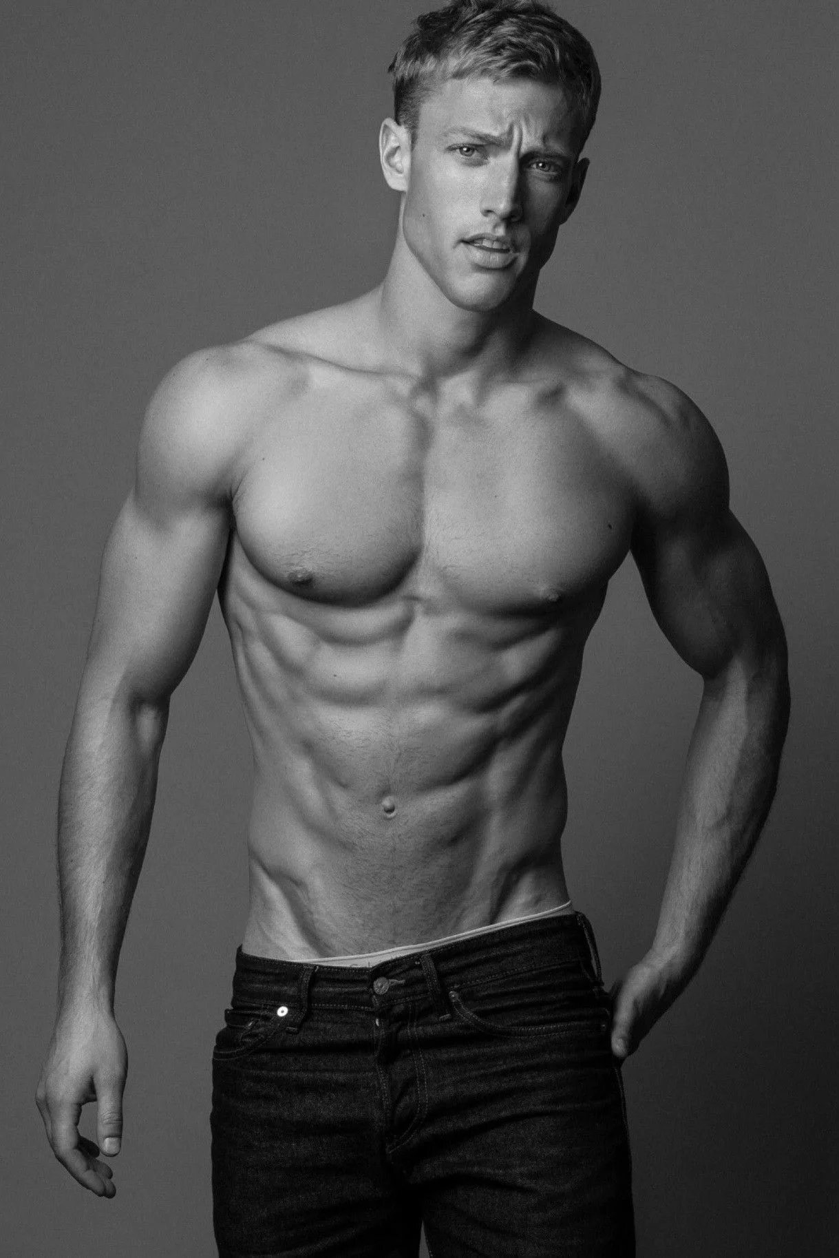 Красивые тела мужиков. Ник Огер фитнес модель. Дэвид Ричсон Телосложение. Sergey Ivanyuk торс. Красивое мужское тело.