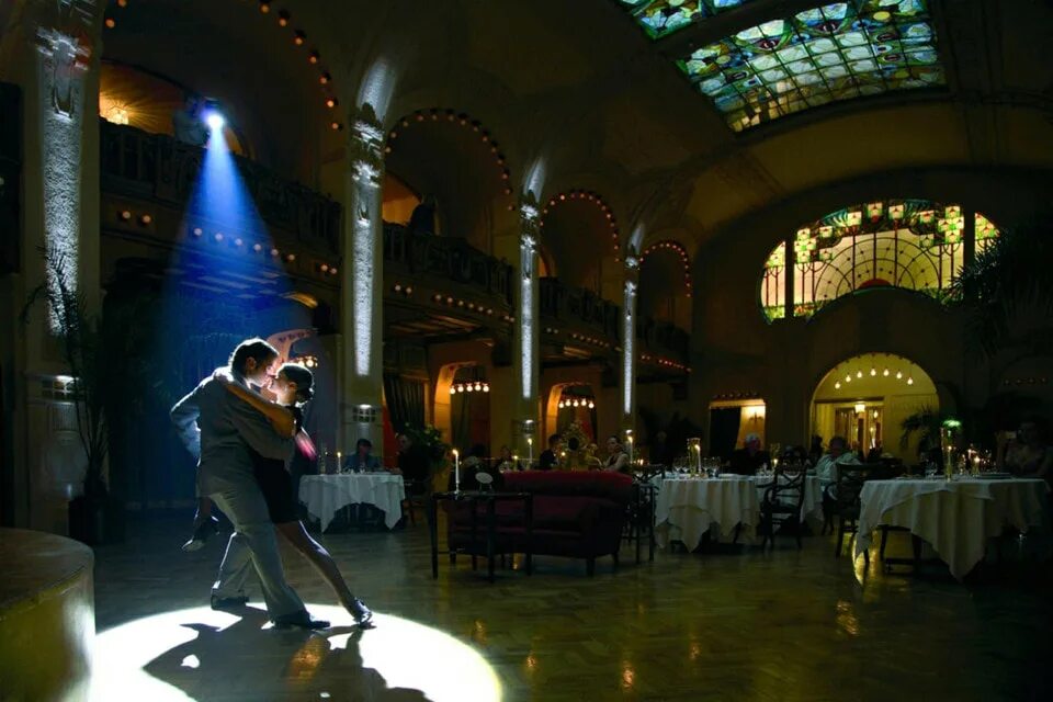 Ресторан где можно танцевать. Гранд отель Европа Санкт-Петербург. Танцы в ресторане. Вечер в ресторане. Кафе ночью.