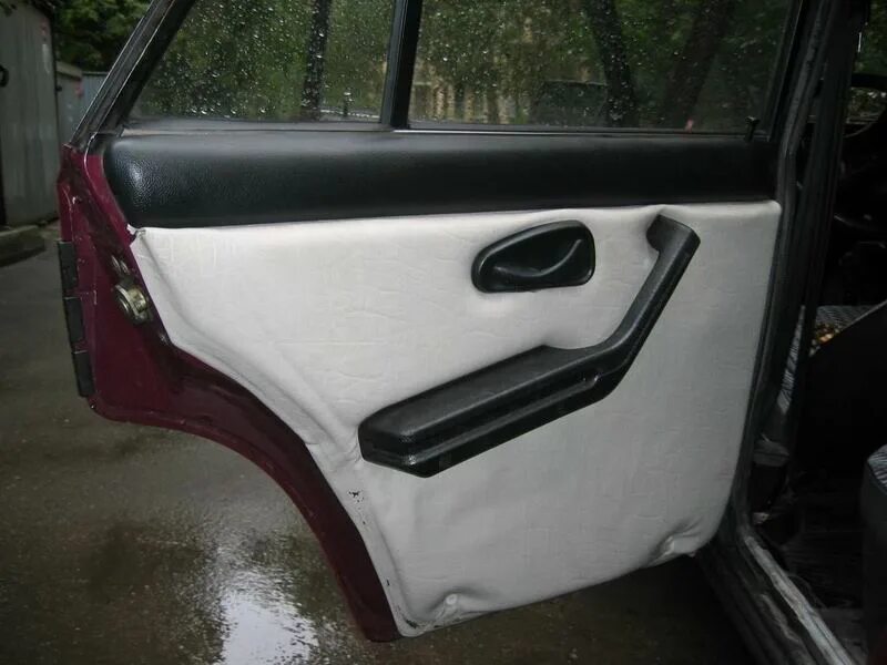 обшивка дверей mitsubishi lancer 9. дверные карты из фанеры на ваз 2106. обшивка дверей своими руками. обшить дверные карты экокожей. дверные карты из фанеры ваз 2107.