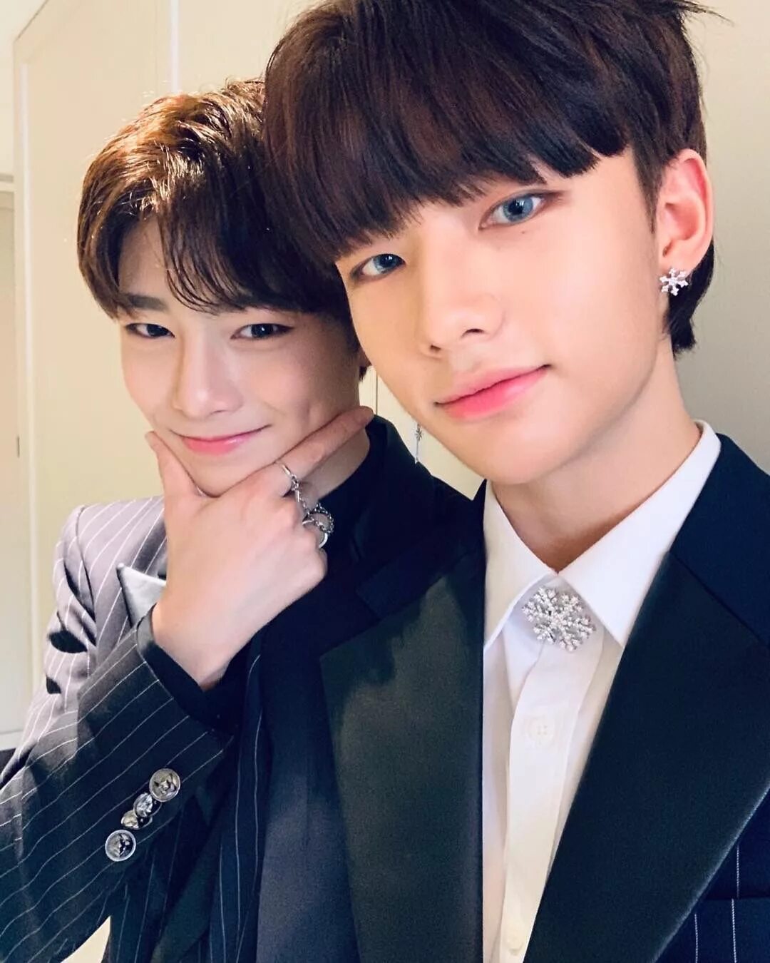 Джисон и хенджин. Чонин стрейкидс. Сынмин и минхо. Хенмины stray kids. Минхо сынмин и хенджин.