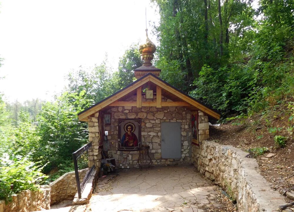 Православный родник. Святой источник Николая Чудотворца в Самарской области. Святой источник Никольский Богатовский район. Святой источник Никольский Самарская область. Святой источник село Беловка Самара.