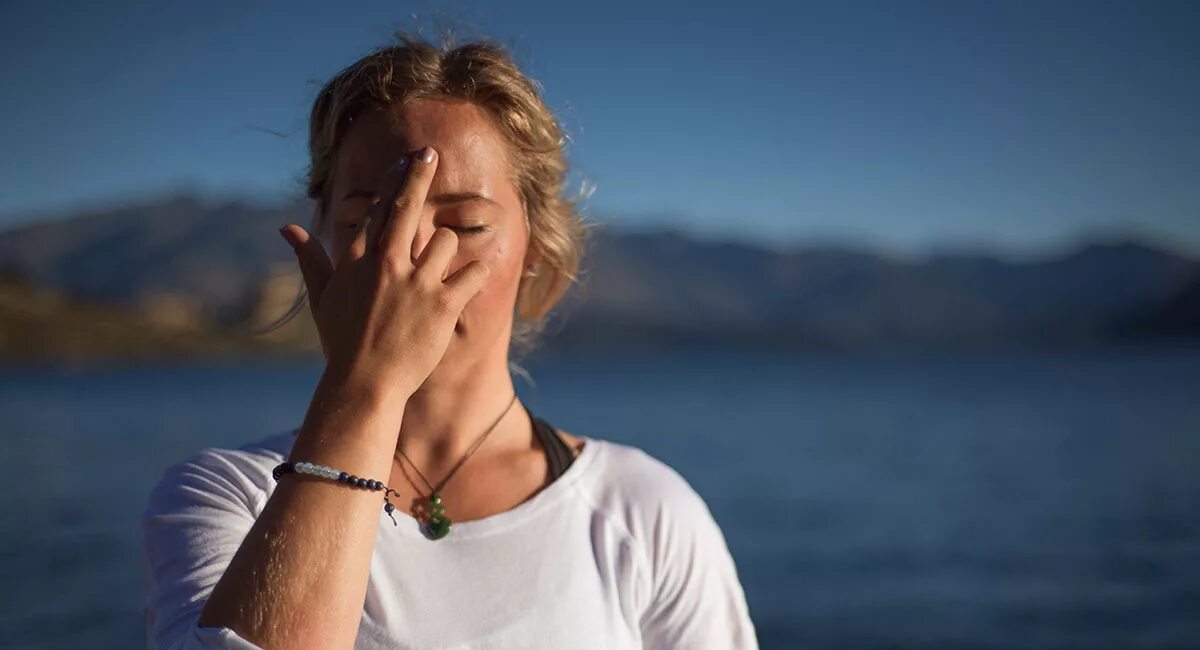 Дыхательная гимнастика пранаяма для начинающих. Йога дыхания. Пилатес на природе. Дыхательные практики йога. Йога дыхательная гимнастика.