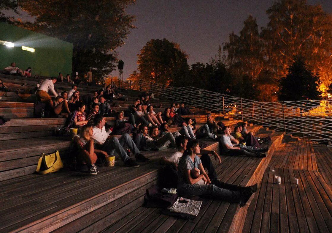 баумана. под открытым воздухом. под открытым воздухом. под открытым воздухом. кинотеатр на открытом воздухе в москве.