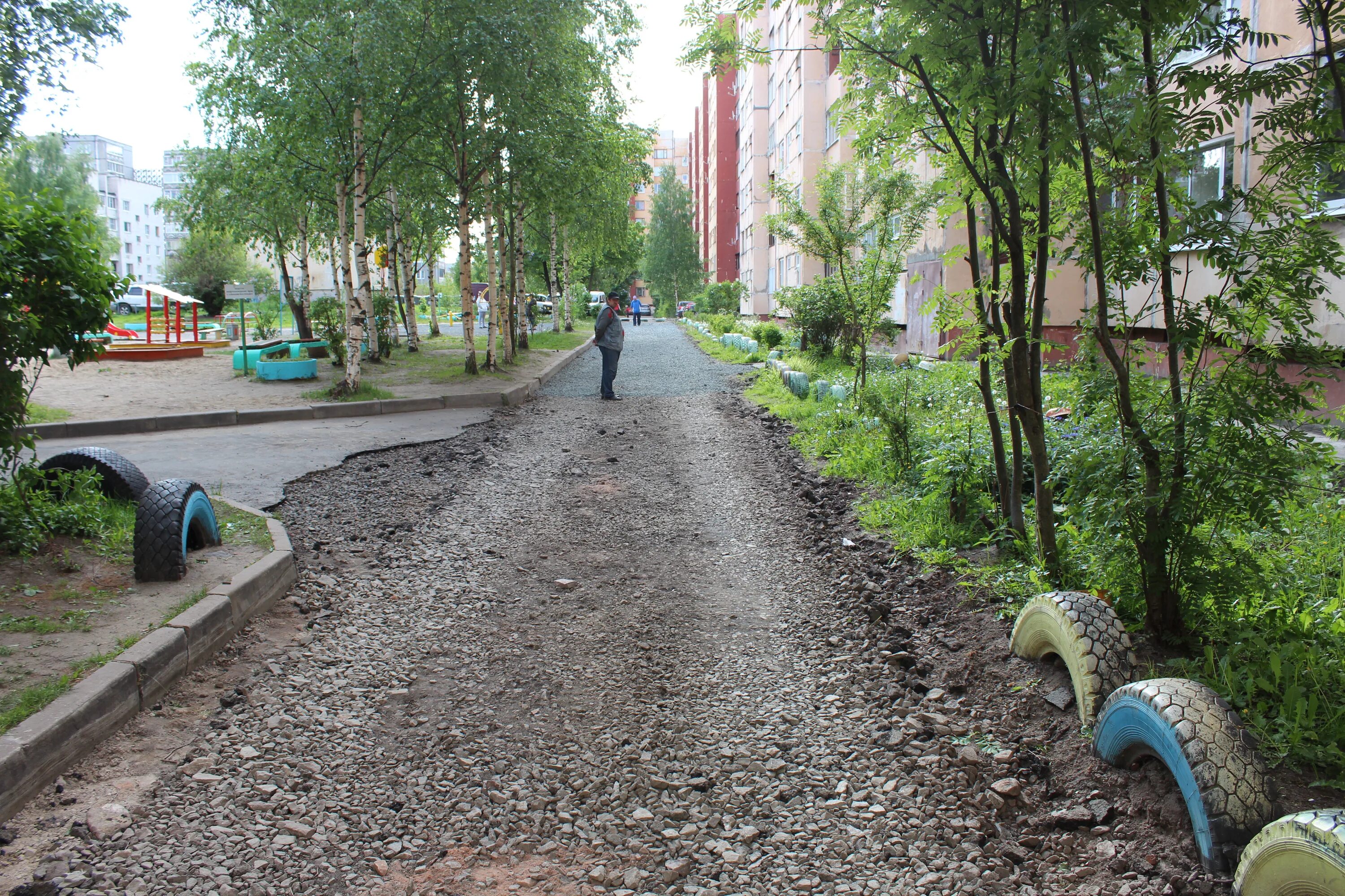 Комфортная городская среда петрозаводск. Петрозаводск дворы. Благоустройство дворов Петрозаводск. Киров дворы. Петрозаводск Ленина 38 дворовая территория.