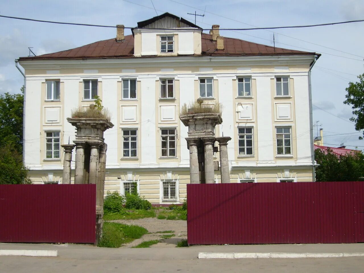 Улица дзержинского тула. Дзержинского 15/7 тула. Пятиэтажные здания россия. Г новомосковск улица дзержинского. Особняк ливенцевых тула.