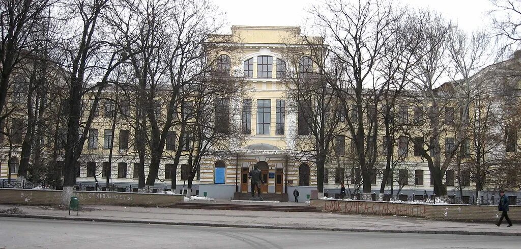 Университет харьков фото. Училище номер 3 в харькове. Харьковский авиационный институт им жуковского. 93 школа харьков. Харьковский институт инженеров железнодорожного транспорта.