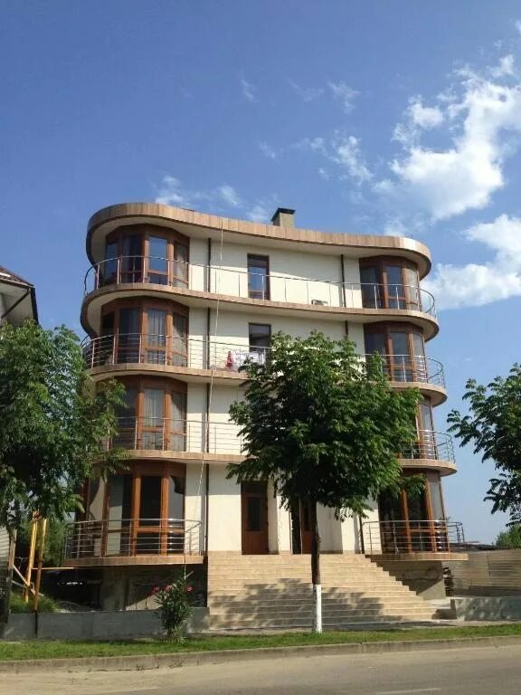 Лазаревское багратиона гостевые дома. Отель holiday лазаревское. Гранд фэмили лазаревское. Баня лазаревское багратион. Ул багратиона лазаревское.