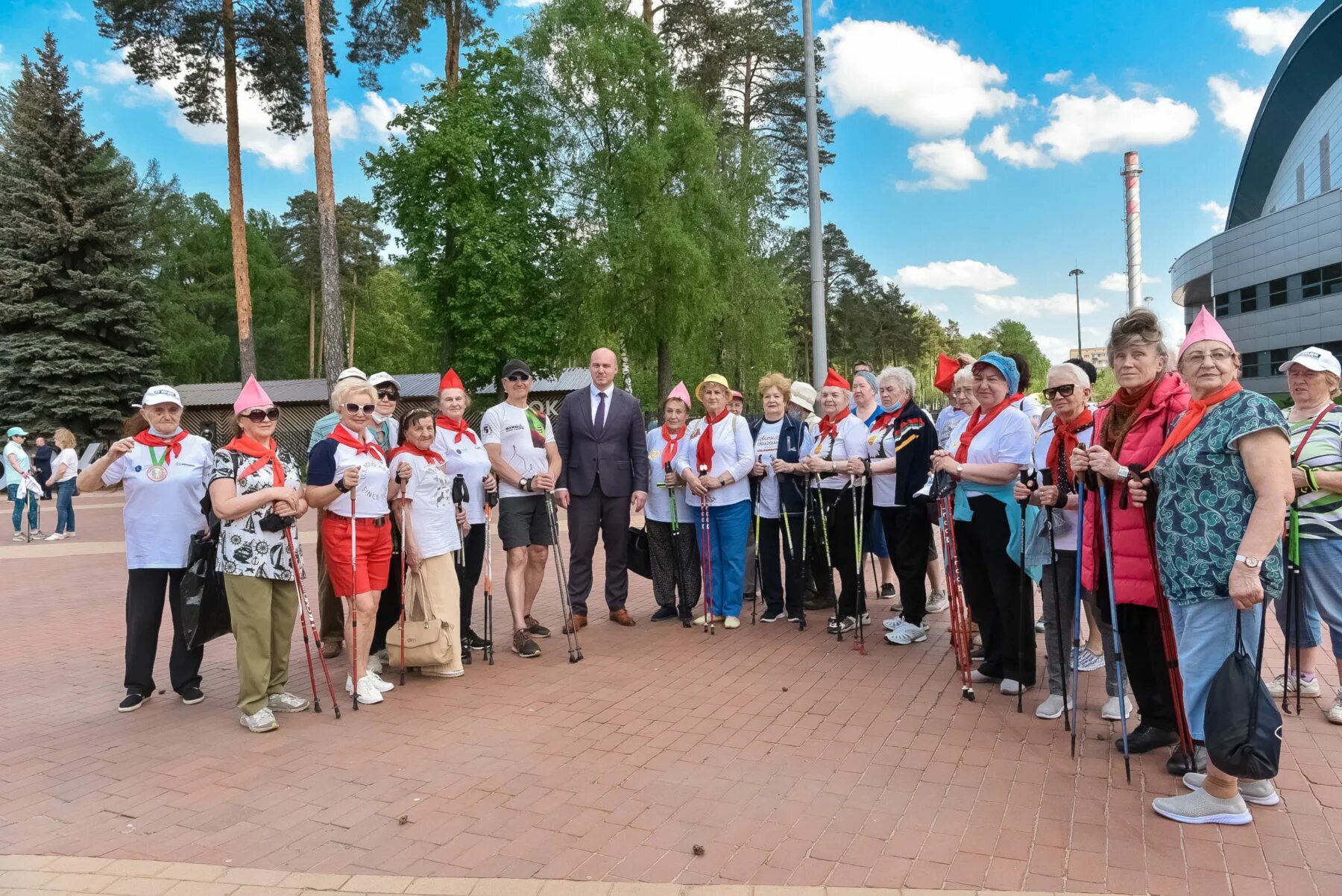 Активное долголетие балашиха. Пенсионеры Балашиха. Скандинавская ходьба активное долголетие Балашиха. ГТО Балашиха.