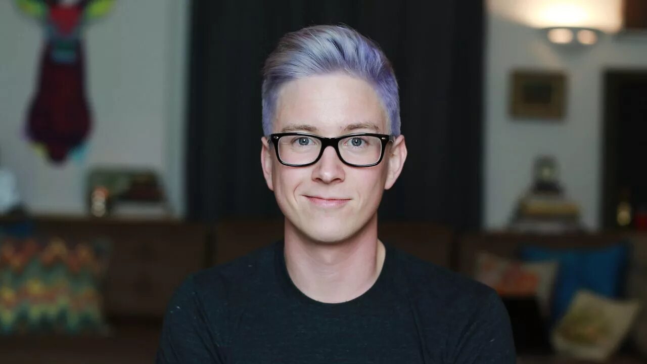 Tyler oakley Blue hair. Американские блоггеры.