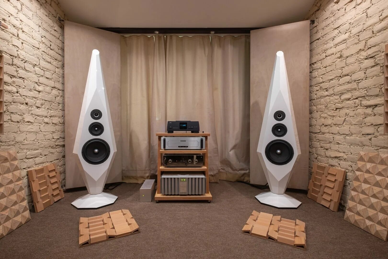 Sound interesting. Колонки Sea Piano. Seas a26re4 3-way Speaker.