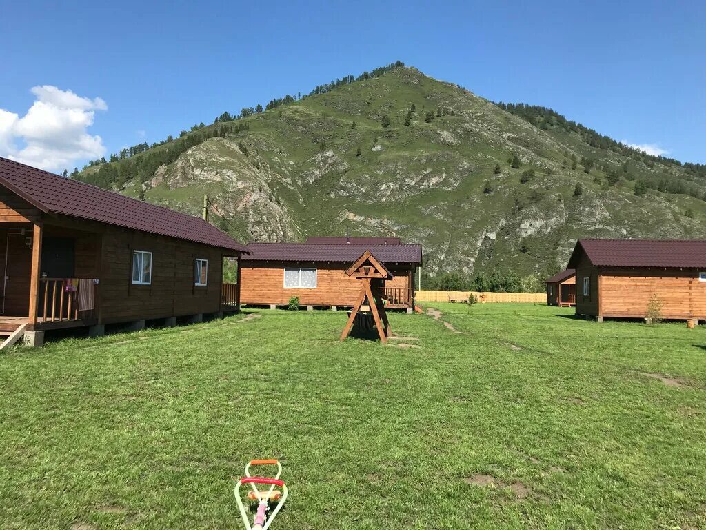 Базы село алтайское. Анос горный Алтай. Горный Алтай Лучкан. Усадьба Лучкан горный Алтай. Турбаза Аксиома Республика Алтай.