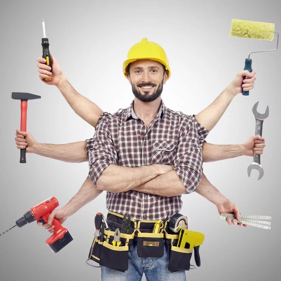 монтажник железобетонных конструкций. строители. профессия стропальщик. работник в каске. рабочий день монтажника.