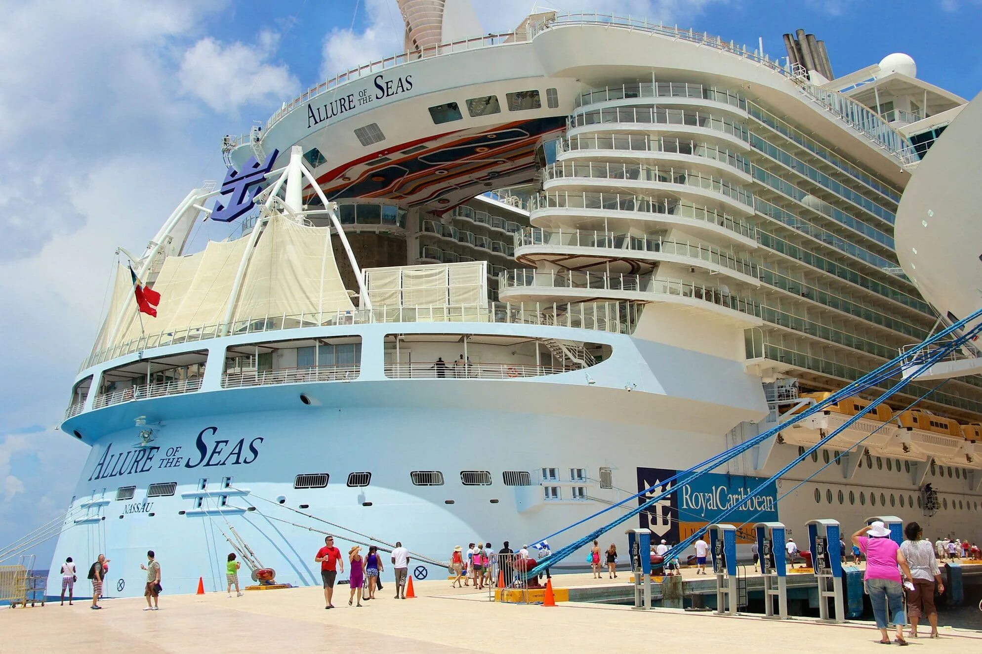 Rage of the seas. Круизный лайнер Аллюр of the Seas. Круизный корабль "Allure of the Seas". Корабль Аллюр Seas. Очарование морей (Allure of the Seas).