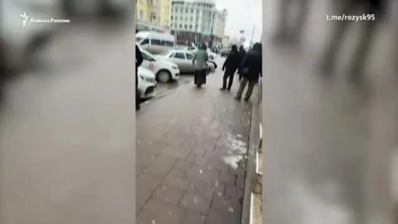 В каком году произошло нападение. Напал на полицейского в чечне. покушение на сотрудника в грозном. нападение на каляпина в грозном.