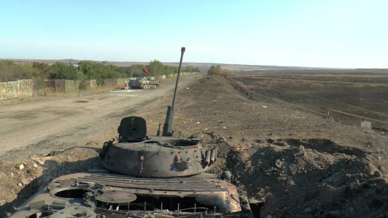 Терны луганская область обстановка на сегодня. Лутугино 2014. Лутугино Луганской области обстановка. Дороги в Лутугино.