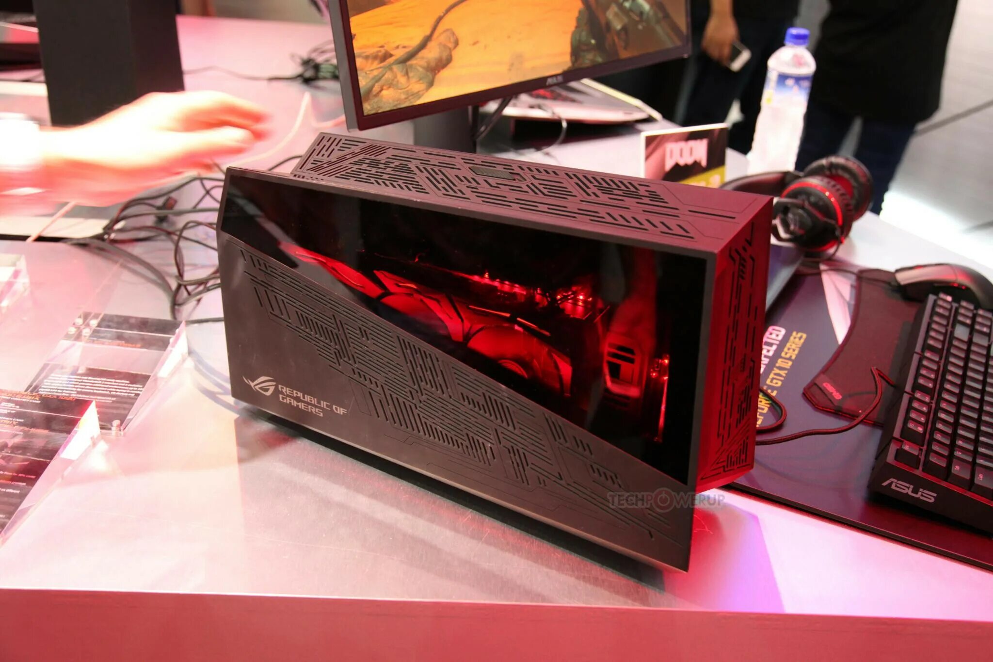 ASUS ROG XG Station EGPU. ASUS ROG 2. ASUS ROG XG Station 2 ASUS. ASUS ROG внешняя видеокарта. Asus rog ii купить