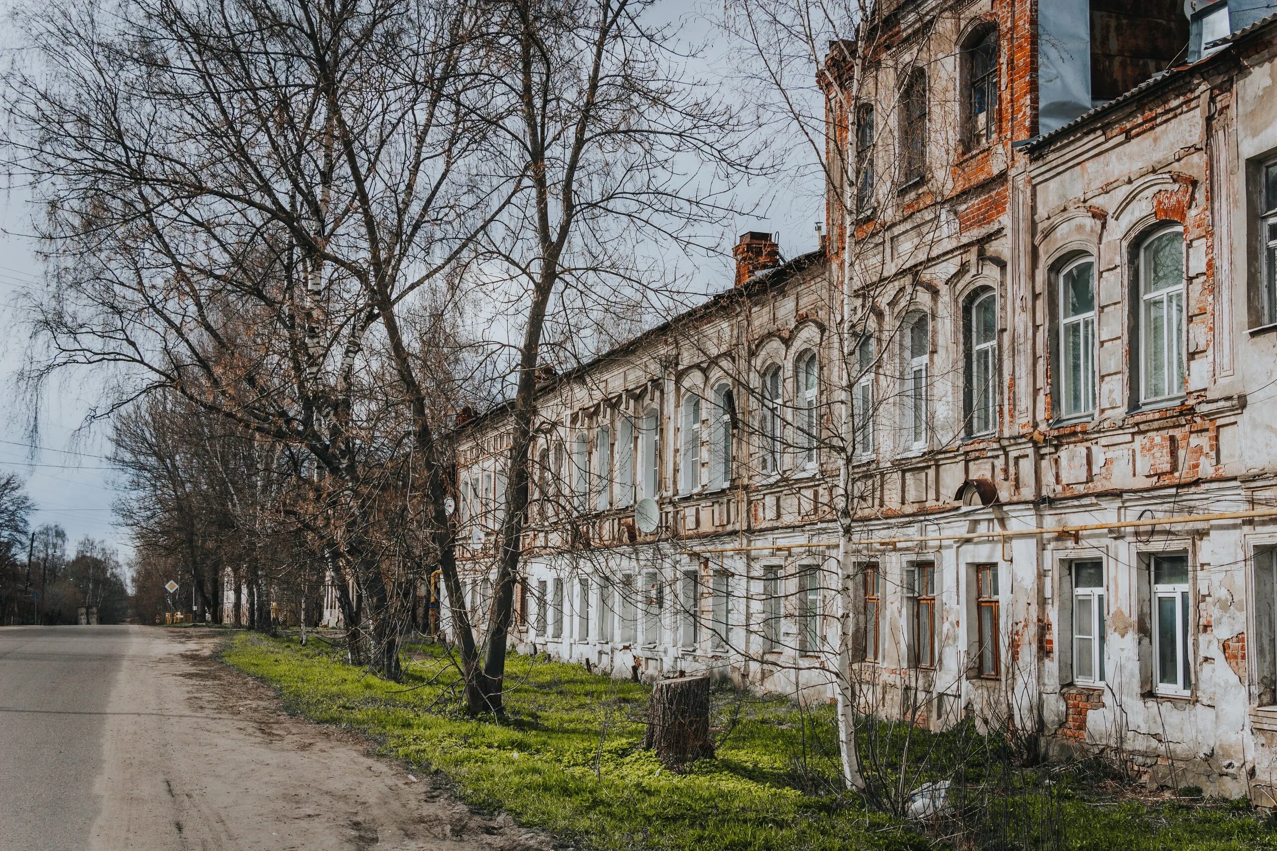 128 тутаев левый берег ярославль. Тутаев левый берег. Романов-Борисоглебск Тутаев. Левый берег Тутаев улочки. Тутаев Романовская сторона.