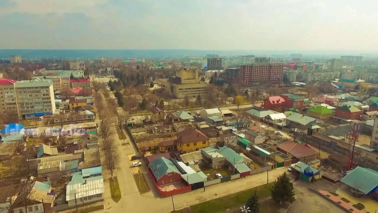 Черкесск с высоты птичьего полета. Черкесск 2000. Зелёный остров Черкесск с высоты птичьего полета. Город Черкесск с высоты птичьего полета.