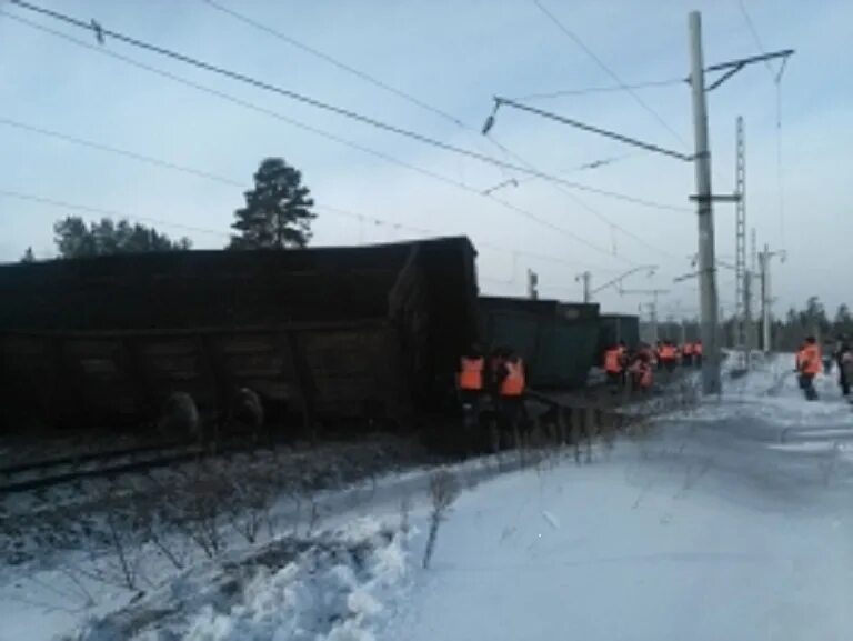 Погода камышет нижнеудинский район. Сход поезда в Нижнеудинске. Сход Нижнеудинск. Нижнеудинск Камышет сход поезда. Сход вагонов в Нижнеудинске.