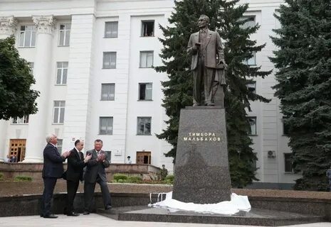 Памятник ели
