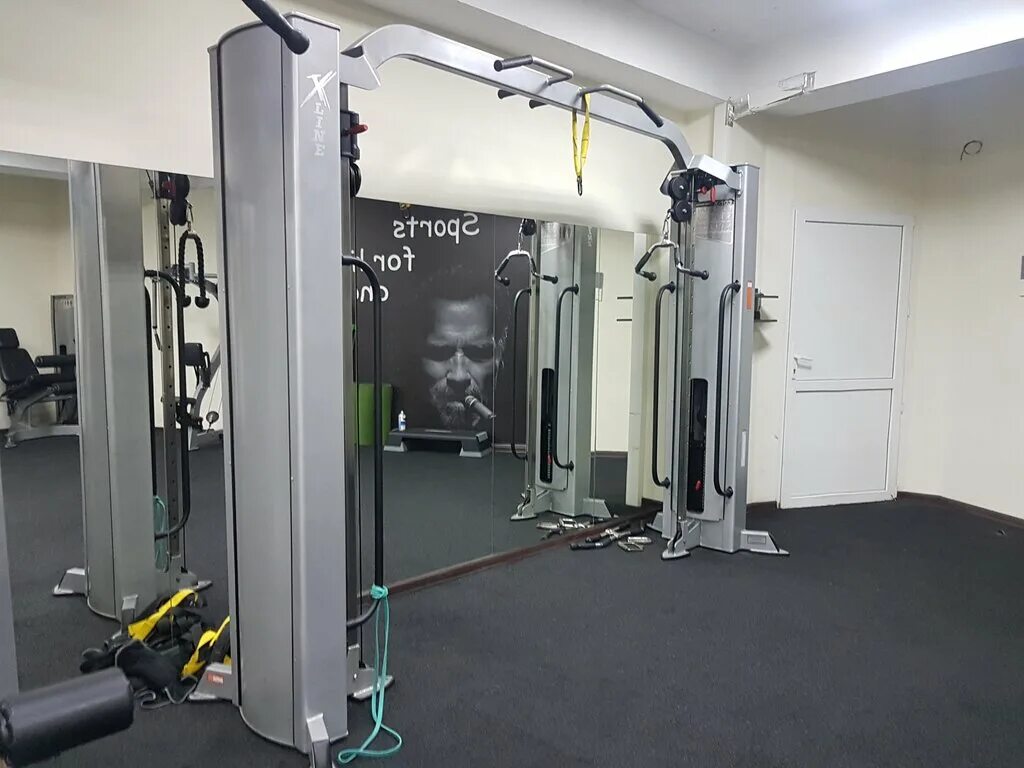 Фитнес центр сочи транспортная. Тренажерный сочи. Резиденция сочи фитнес клуб. Фитнес зал оранж сочи. Тренажерный сочи.