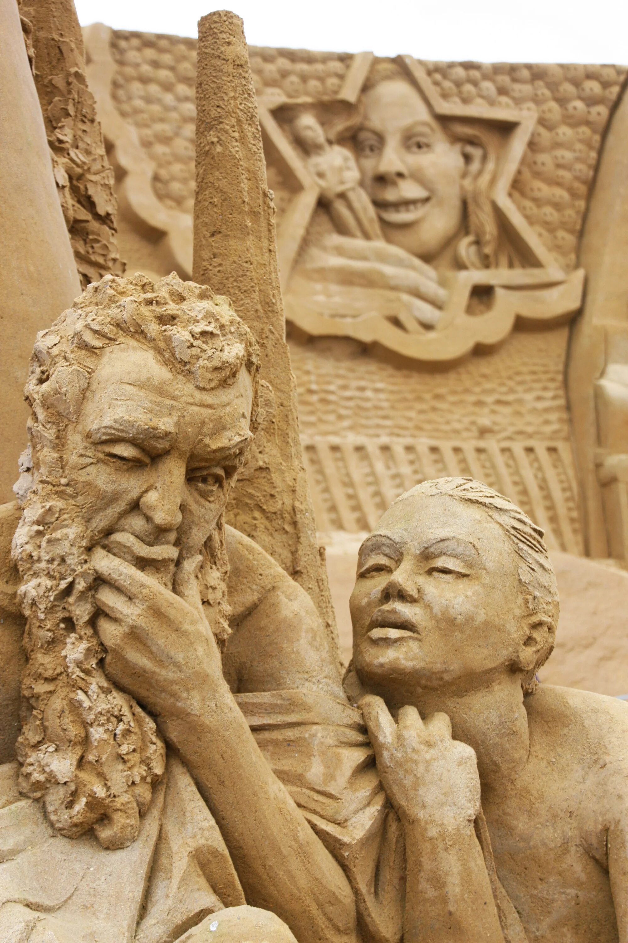 Античный подход. Песчаные скульптуры. Скульптуры из песка. Скульптуры философов. Статуя в песке.