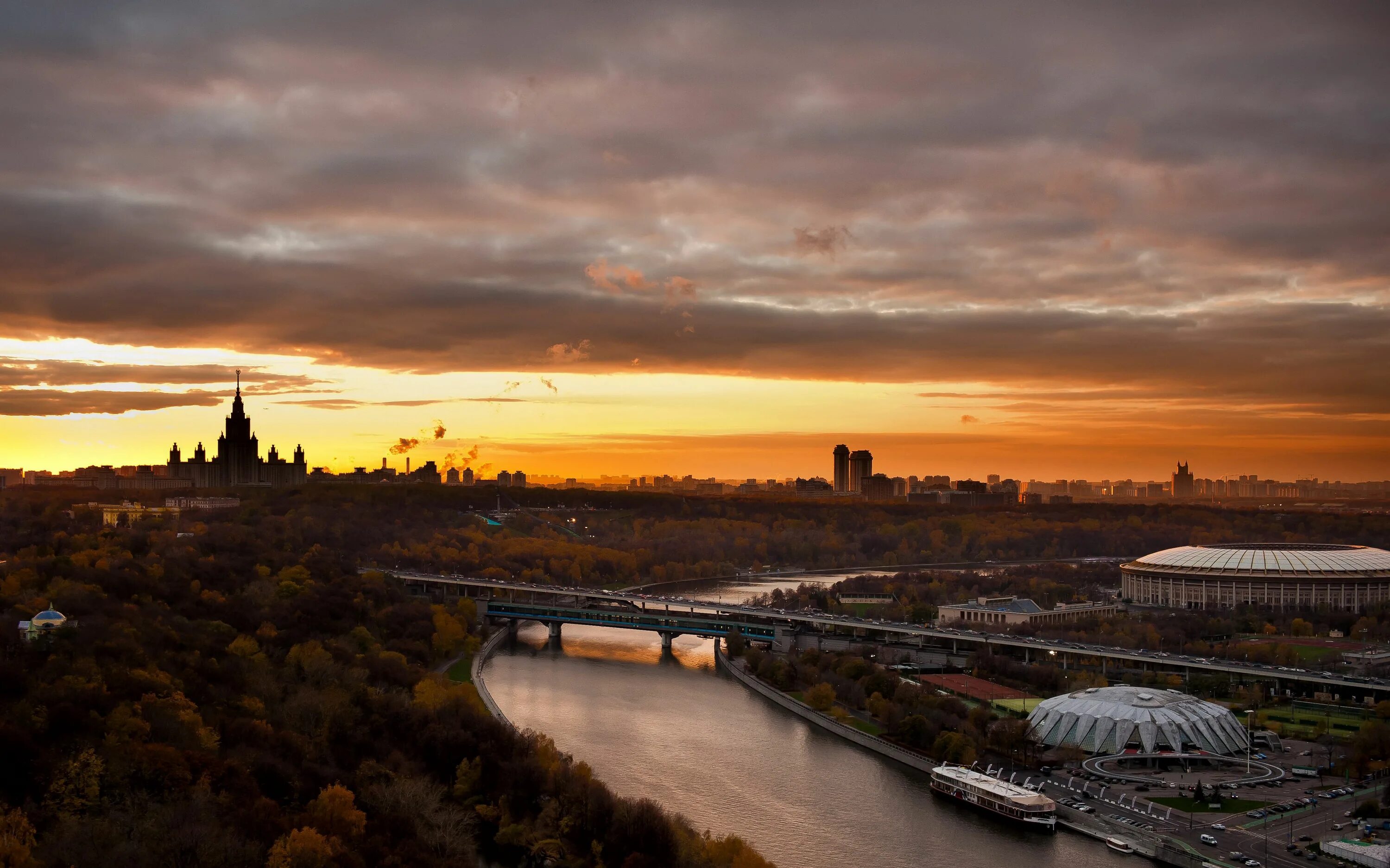 Москва 4 ка. Хамовники воробьевы горы. москва сити река рассвет. набережная москвы реки воробьевы горы закат. москва река на руси.