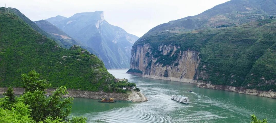 Самая длинная река евразии янцзы. Река Янцзы. Природа Янцзы река. Долина реки Янцзы. Янцзы река Возраст.