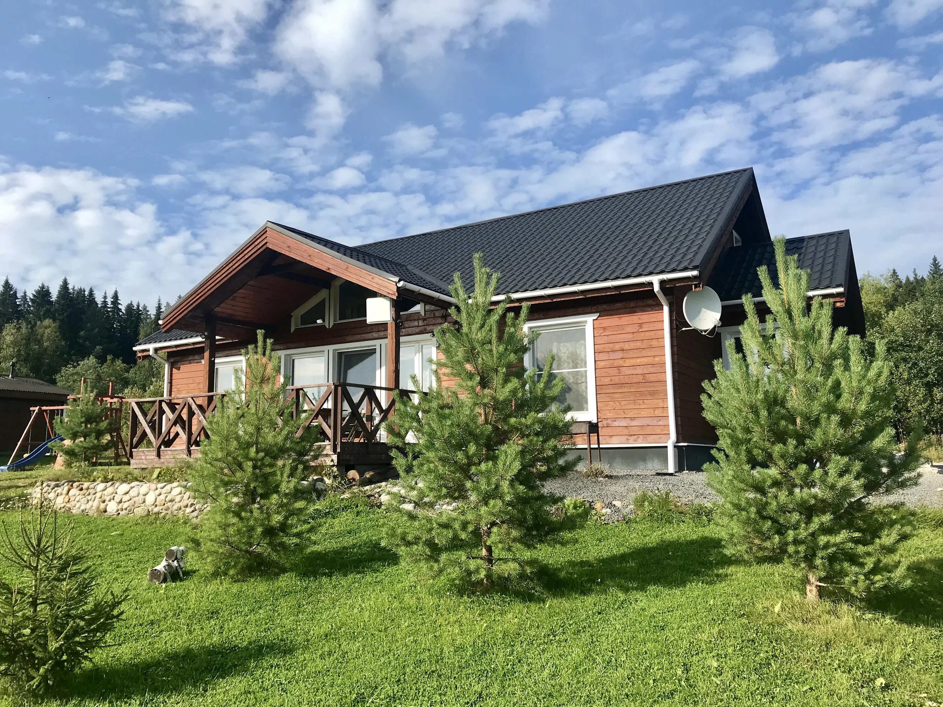 карелия лахденпохья хаусбот. лахденпохья дом. плавучий дом акуловка карелия. Blue rock house карелия. хухоямяки карелия база отдыха.