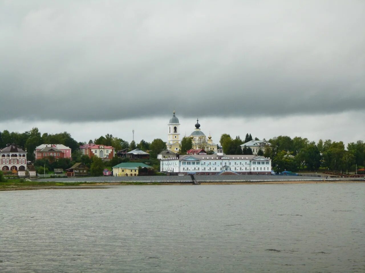 Калязинская колокольня калязин. Калязин км от москвы. Город калязин до затопления. Колокольня в калязине после затопления. Калязин центр города.