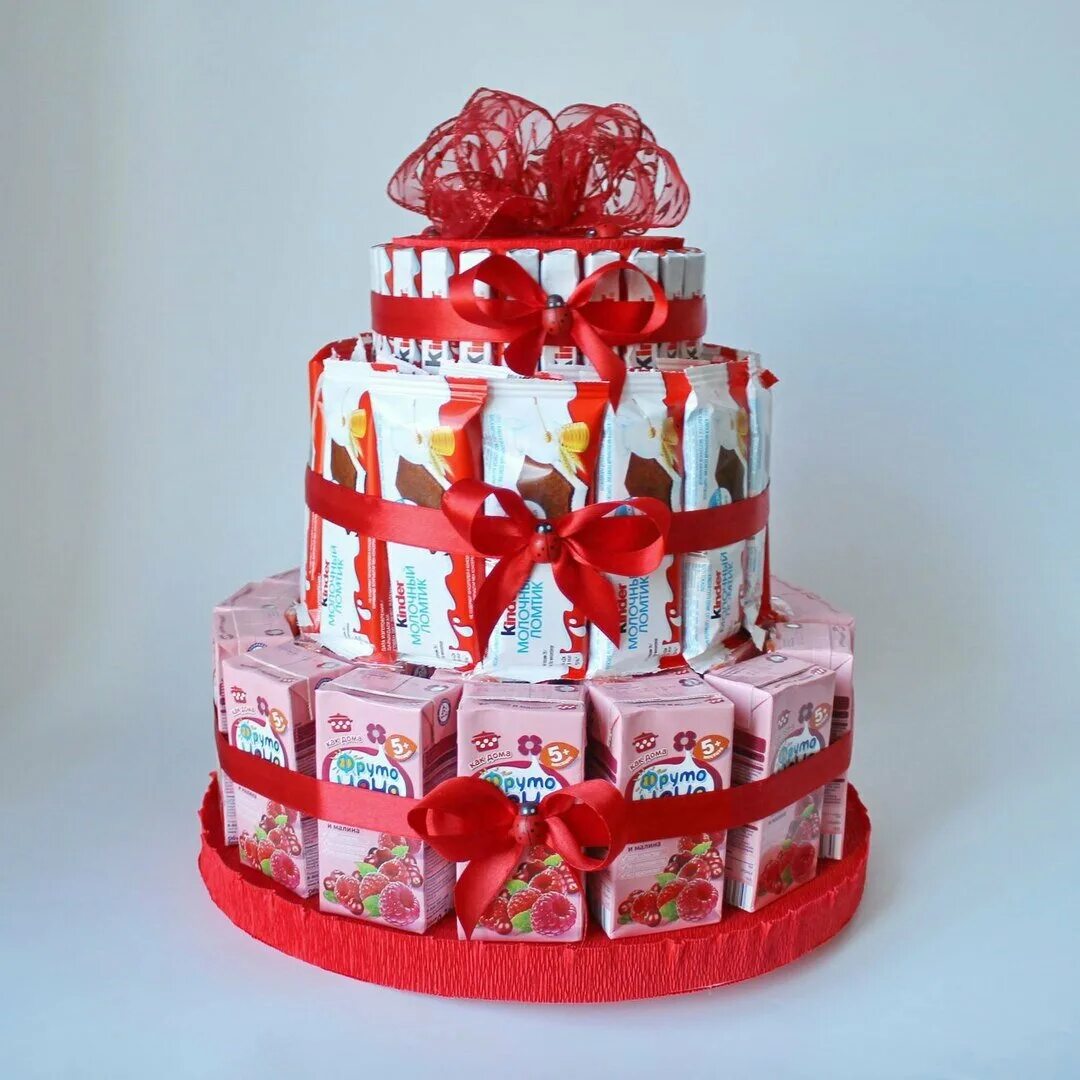 торт из сока фрутоняня и барни. торт в садик из сладостей. торт в садик на день рождения. торт из сладостей. торт из конфет в детский сад.