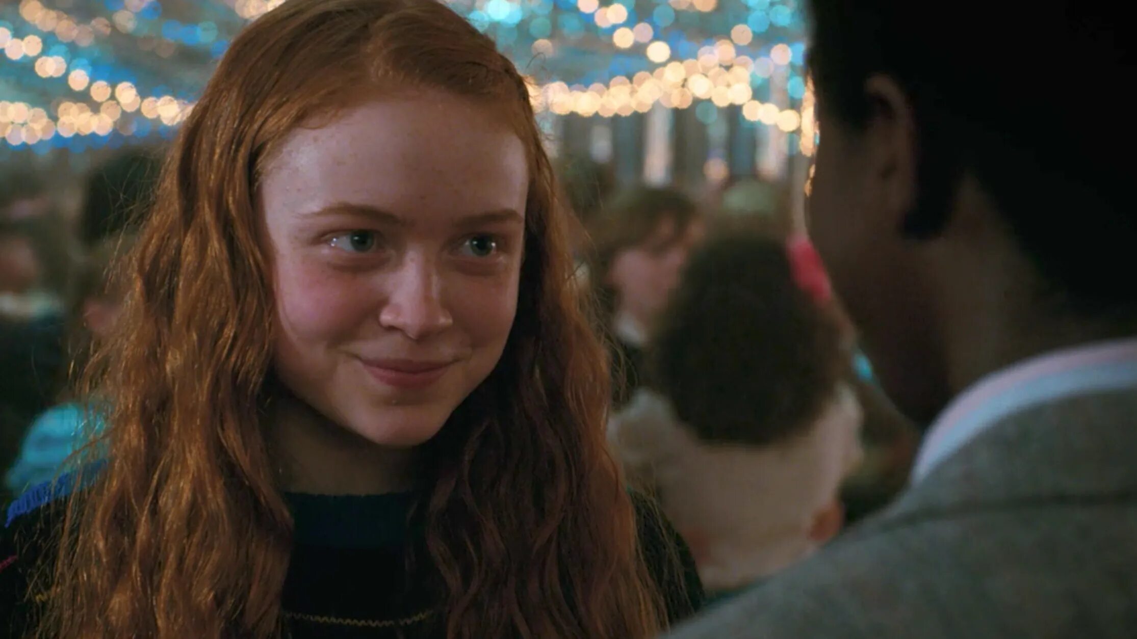 Сэди синк очень странные дела 4 сезон. Макс мэйфилд очень странные. Сэди синк макс мэйфилд 4 сезон. Sadie sink 2020. Очень странные дела рыжая.