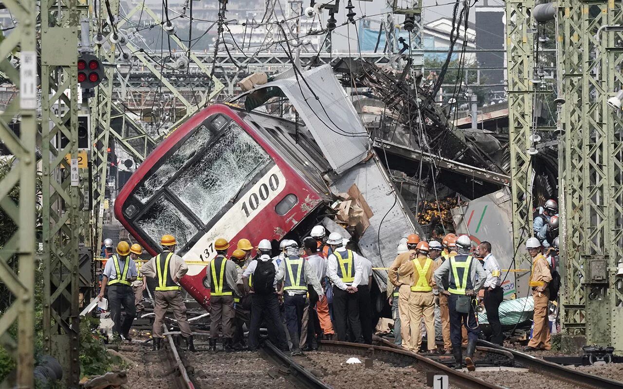 Крушение пассажирского поезда. Железнодорожная авария. Аварии поездов для детей. Железнодорожная авария. Железнодорожная авария.