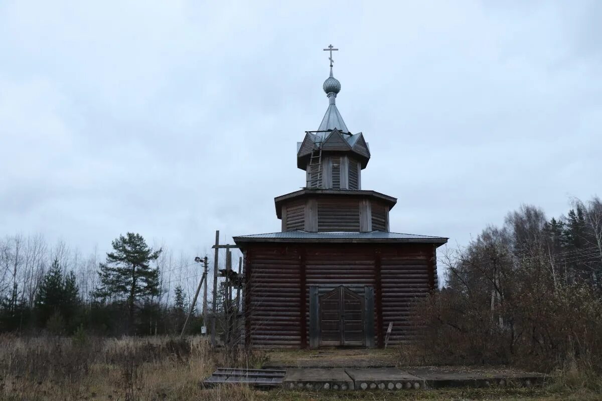 Брейтово ярославская область. Храм в Брейтово Ярославской. Часовня Толгской иконы Божией матери Брейтово. Маяк в Брейтово. Часовня Брейтово близко.