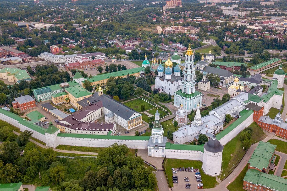 Свято троицкий москва. Троице-Сергиева Лавра. Монастырь Сергиево Троицкая Лавра. Троицко Сергиева Лавра Сергиев Посад. Сергиев Посад монастырь Сергия Радонежского.