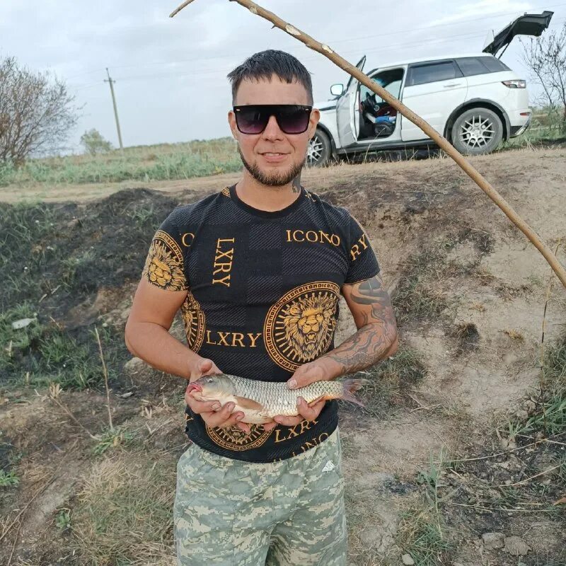 приморско-ахтарск хутор садки база отдыха. степырев сергей александрович. 03. вот такого леща. рыбалка.