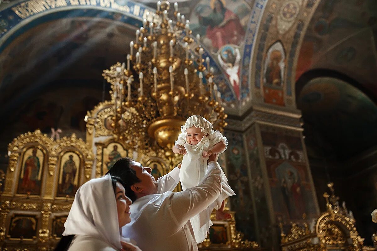 можно снимать в храме. православная женщина. можно снимать в храме. можно снимать в храме. съемка крещения в церкви курск.