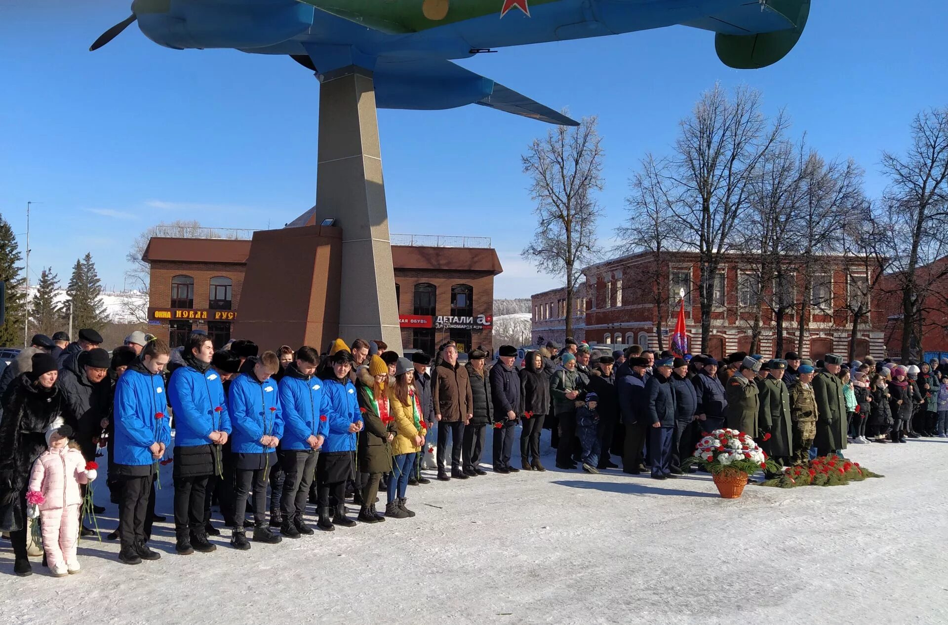 Свежие новости бугульмы сегодня. Бугульма сейчас. Митинг Бугульма. Военные в Бугульме. Бугульма сейчас фото.