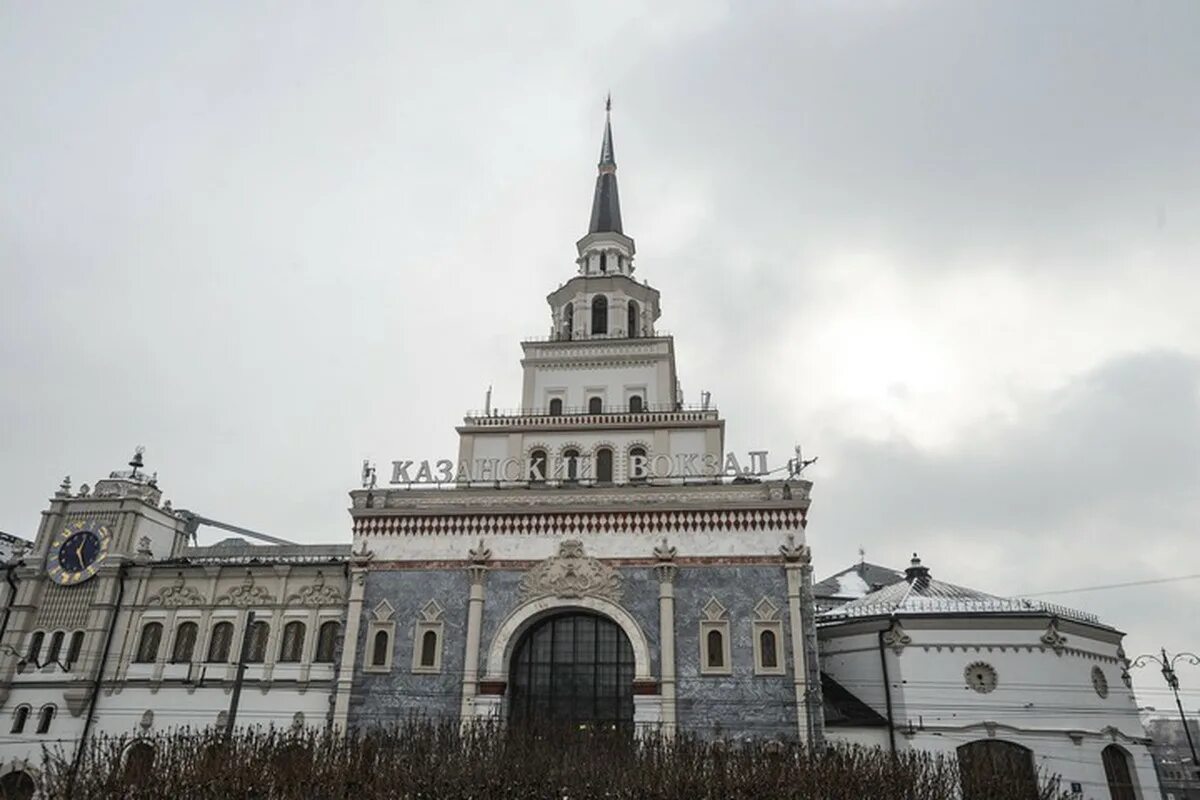 Московский вокзал на мгу. Смотровая на Казанском вокзале. Здание Казанского вокзала в Москве. Казанский вокзал музей. Здание Казанского вокзала факты.