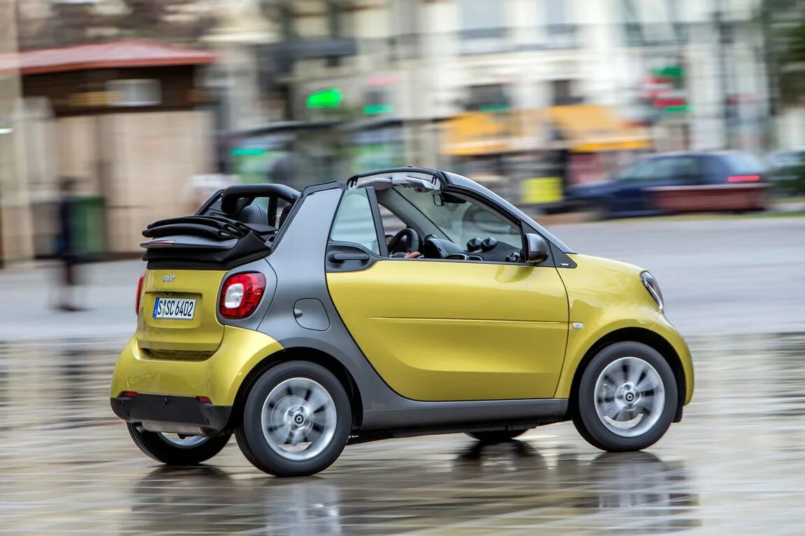 Маленькие машинки бесплатные. Мерседес смарт. Mercedes Smart Fortwo. Smart Fortwo Cabrio. Автомобиль Smart Fortwo Cabrio.